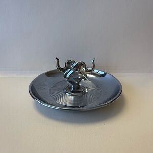 Vintage 50’s Hamilton Prod. USA Pincherette Chrome Elephant Ashtray Ring Holder.